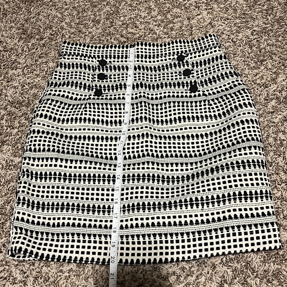 🛑 H&M Designed Skirt- Size 8 - Picture 4 of 10